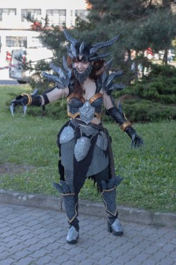 Neltharion karakteri gibi giyinmiş Cosplayer , Deathwing