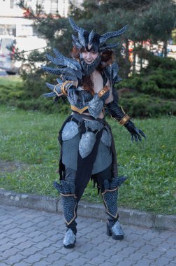 Neltharion karakteri gibi giyinmiş Cosplayer , Deathwing