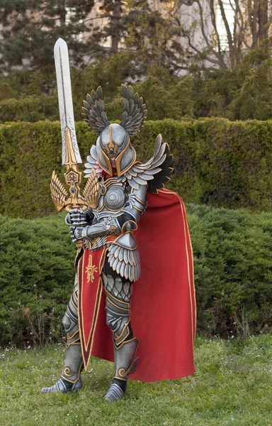 Cosplayer verkleidet als der Charakter Oase Paladin — Stockfoto