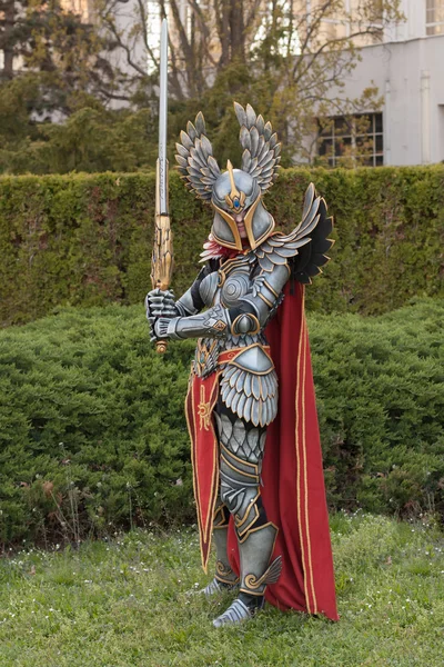 Cosplayer verkleidet als der Charakter Oase Paladin — Stockfoto