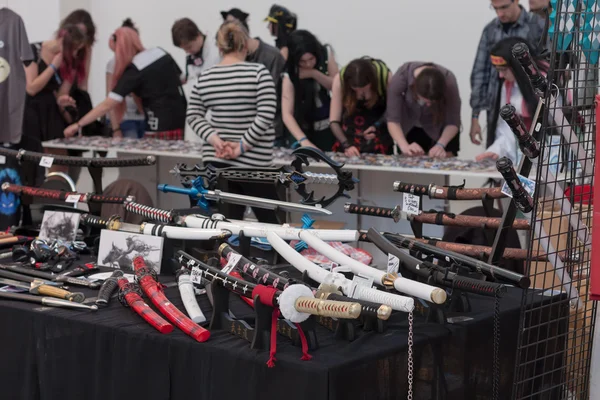 Espadas japonesas en el mercado en animefest —  Fotos de Stock