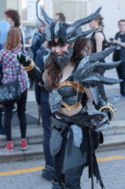 Neltharion karakteri gibi giyinmiş Cosplayer , Deathwing