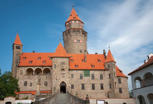 Замок Бузов Середньовічна Фортеця Моравії Чеській Республіці Сонячний День Довгий — стокове фото