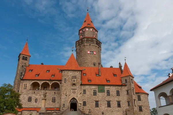 ブゾフ城 晴れた日にチェコ共和国のモラヴィアの中世の要塞 — ストック写真