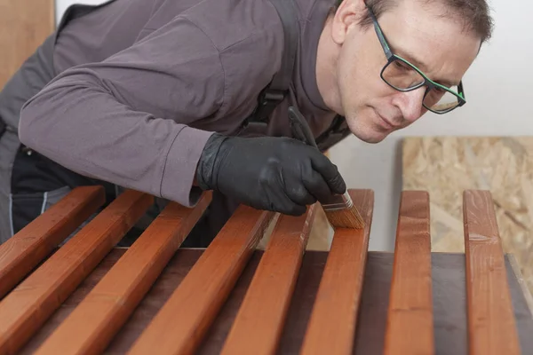 Carpenter Paints Wooden Slat Production Wooden Garden Bench Table Carpentry — Stock Photo, Image