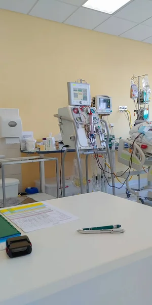 Máquina Diálise Qual Paciente Está Conectado Unidade Terapia Intensiva Hospital — Fotografia de Stock