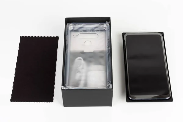 Αποπυγμαχία Του Smartphone Οθόνη Αφής Χάρτινο Κουτί Και Καθαρό Πανί — Φωτογραφία Αρχείου