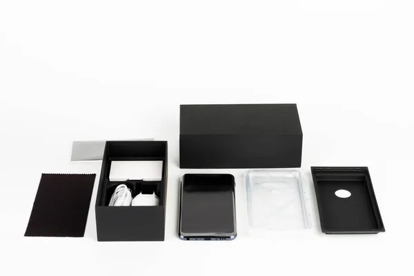 Unboxing Του Smartphone Οθόνη Αφής Χάρτινο Κουτί Κάλυμμα Σιλικόνης Ακουστικά — Φωτογραφία Αρχείου