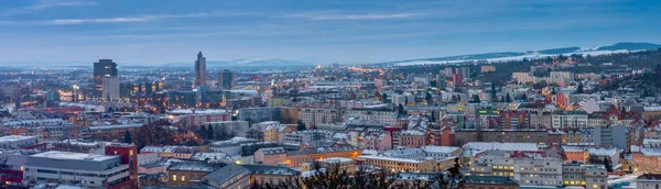 Panoramisch Uitzicht Brno Tsjechië Een Ziekenhuis Met Heliport Voorgrond Links Stockfoto