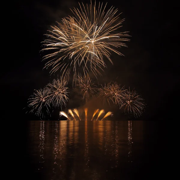 Fuegos artificiales - Ignis Brunensis en República Checa en Brno 18.6.2014 — Foto de Stock