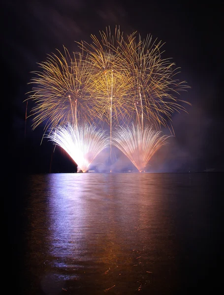 Fuegos artificiales - Ignis Brunensis en República Checa en Brno 11.6.2014 — Foto de Stock