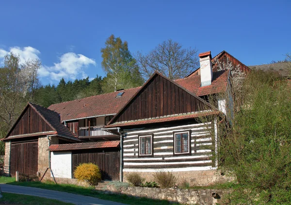 Классический чешский деревянный дом — стоковое фото