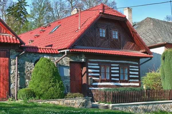 Casa de madera checa clásica —  Fotos de Stock