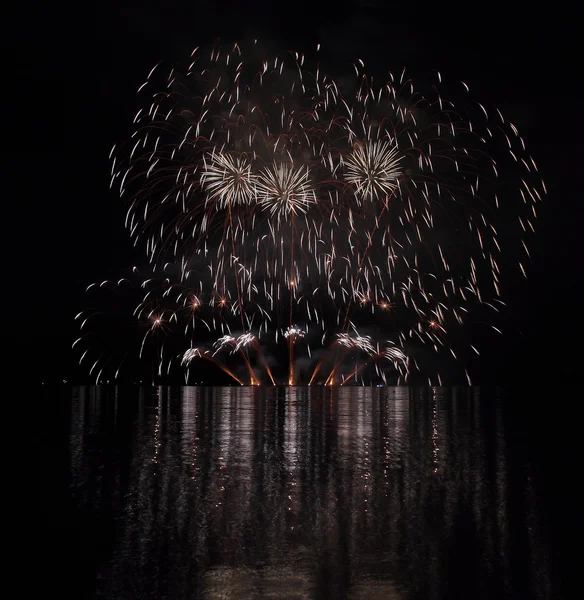 Fuegos artificiales - Ignis Brunensis en República Checa en Brno 18.6.2014 — Foto de Stock