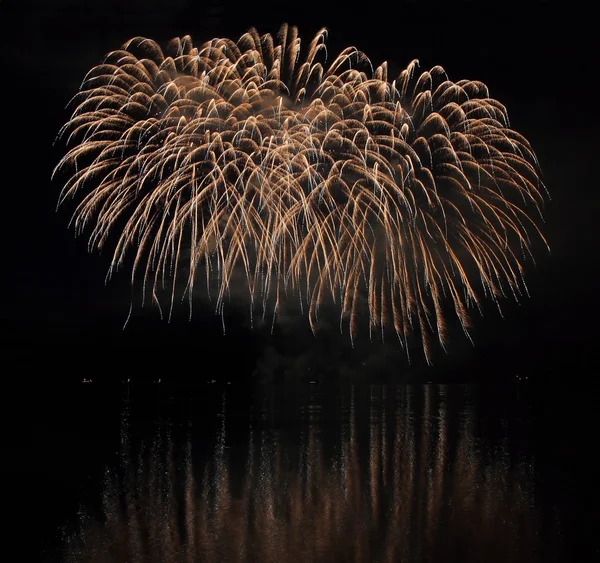 Fuegos artificiales - Ignis Brunensis en República Checa en Brno 18.6.2014 — Foto de Stock