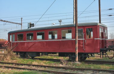 Depo trenleri güneşli bir günde terk edilmiş