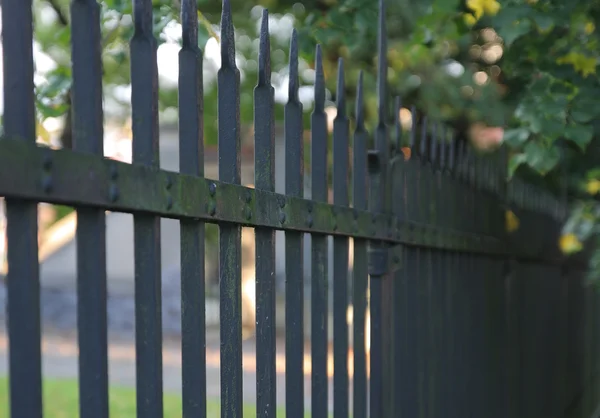 Rust iron castle fence in sunny day — Stock Photo, Image