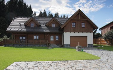 Ahşap günlük kabin forest yakınındaki