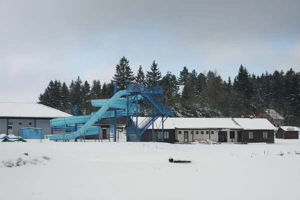 Aquapark im Winter aufgegeben — Stockfoto