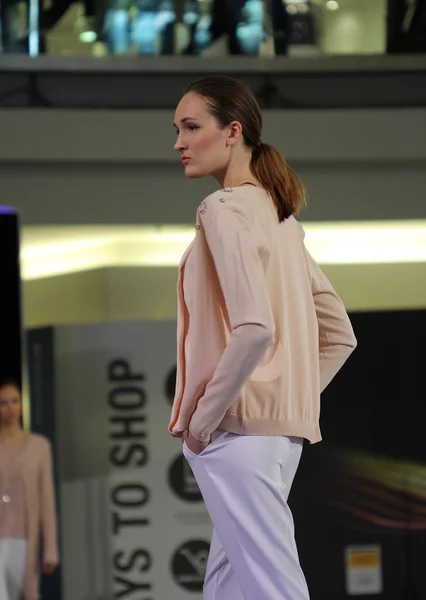 Brno,Czech Republic-March 20,2015: Model walking on fashion show — Stock Photo, Image