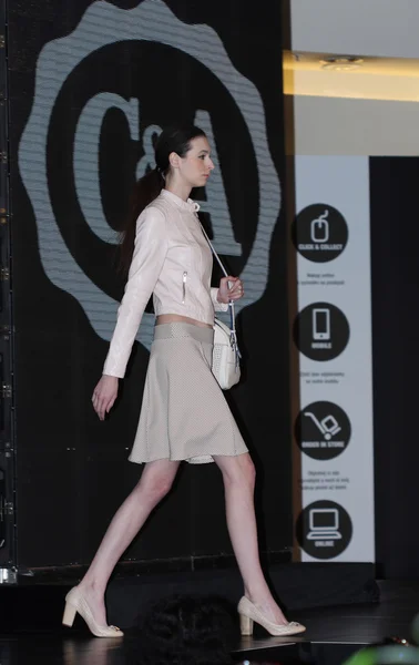 Brno,Czech Republic-March 20,2015: Model walking on fashion show — Stock Photo, Image