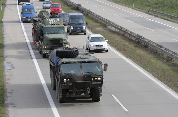 Brno, Çek Cumhuriyeti-Mart 30, 2015:Dragoon Ride - bize ordu konvoyu — Stok fotoğraf