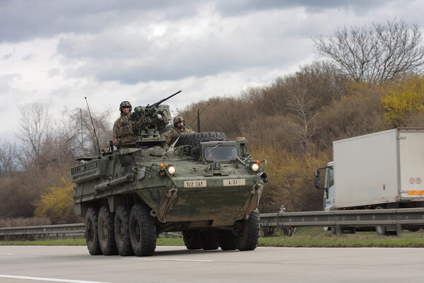 Брно, Чехия-30 марта 2015: Драгунская поездка - конвой армии США
 