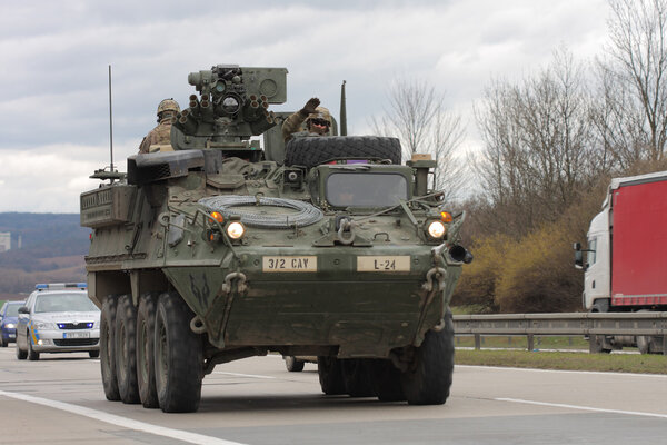 Брно, Чехия-30 марта 2015: Драгунская поездка - конвой армии США
 