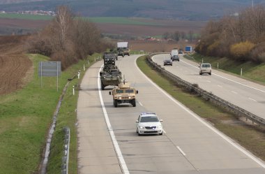 Ride - zulmetmek bize ordu konvoyu sürücüler Çek Cumhuriyeti 