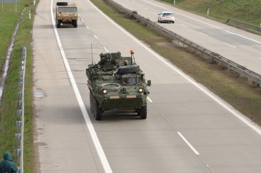 Stryker, tekerlekli zırhlı araç sürücüleri karayolu üzerinde .