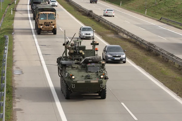 Dragoon Ride: el convoy del ejército estadounidense atraviesa la República Checa —  Fotos de Stock