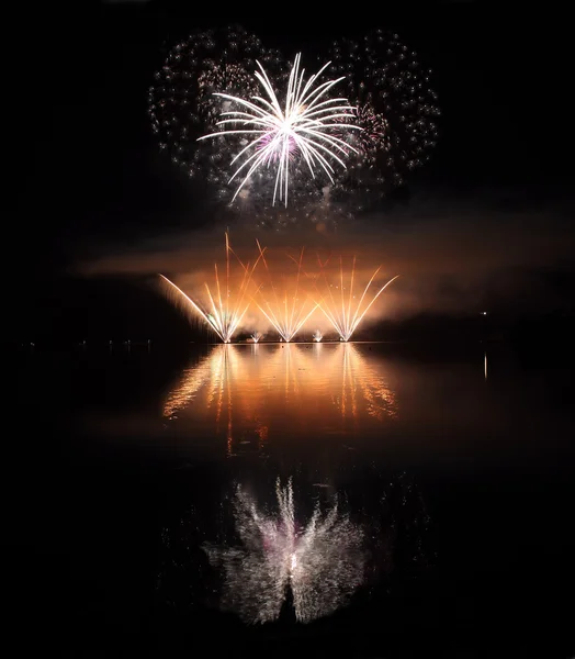 Colorful fireworks with reflection on lake. — Stock Photo, Image