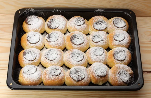 Cottage cheese cakes  with jam on baking tray — Stock Photo, Image