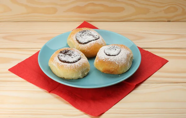 Cottage cheese cakes  with jam on blue plate — Stock Photo, Image