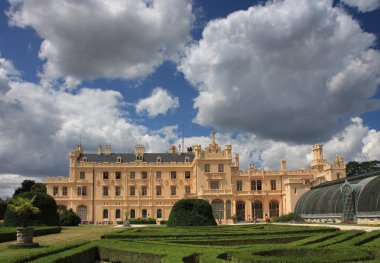 Çek Cumhuriyeti Avrupa'nın Fransız bahçeleri ile kale Lednice