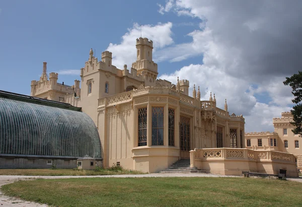 Castillo Lednice en República Checa, Europa, Unesco Patrimonio de la humanidad — Foto de Stock