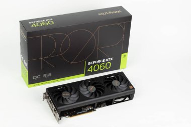 Brnenec, Çek Cumhuriyeti-14 Nisan 2025: Karton kutu ve grafik kartı Asus Pro Art Geforce RTX 4060. ASUS, bilgisayar bileşenlerinin bir numaralı üreticisi..