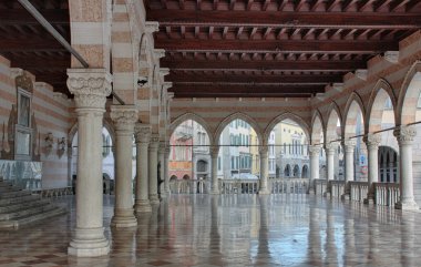 Udine, İtalya için Lionello balkon gündoğumu zaman