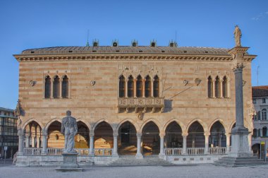 Udine, İtalya için Lionello balkon gündoğumu zaman