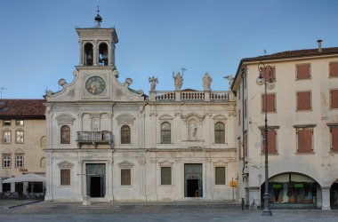 Piazza san Giacomo Udine, İtalya, gündoğumu zaman.