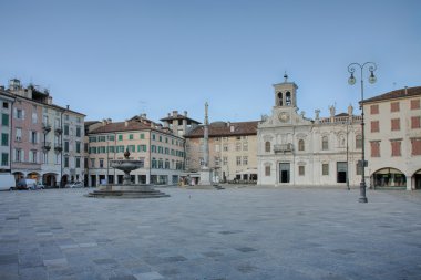Piazza san Giacomo Udine, İtalya, gündoğumu zaman.
