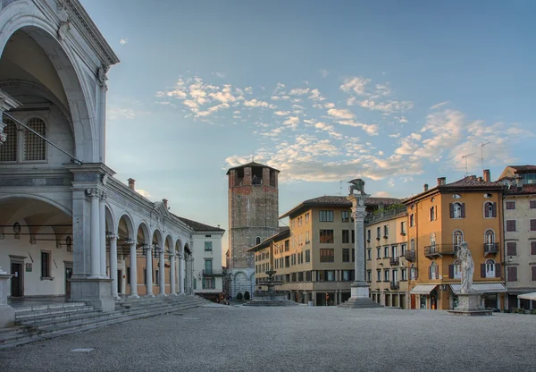 Piazza della Libertà Udine, İtalya gündoğumu zaman.