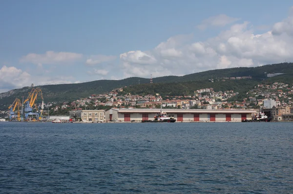 Området för industriell hamn i Trieste — Stockfoto