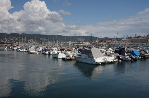 Porto marítimo turístico em Trieste  . — Fotografia de Stock