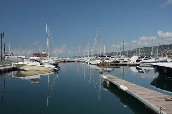 Trieste turistik liman görünümünü. — Stok fotoğraf