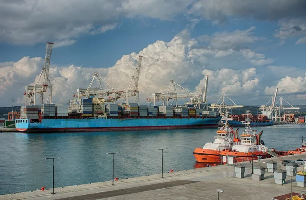 Industriehafen Koper in Slowenien — Stockfoto