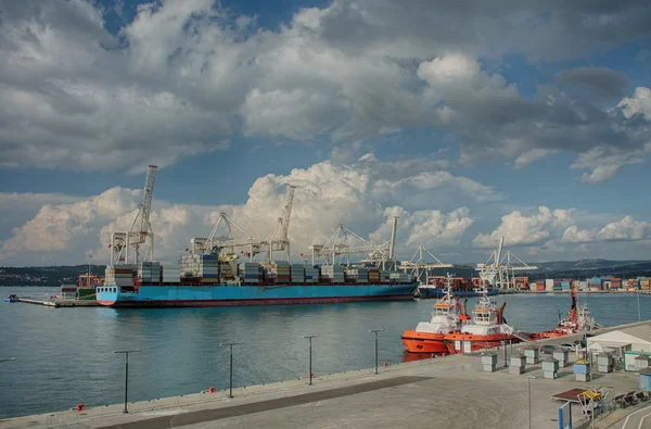 Industriehafen Koper in Slowenien — Stockfoto