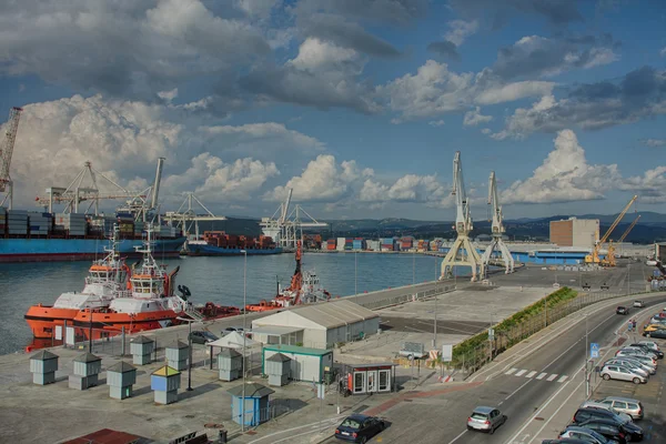 Промислові порт Копер в Словенії — стокове фото