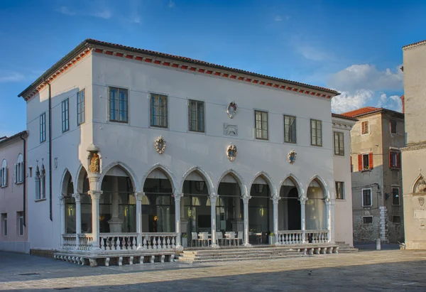 Gótikus loggia, a fő téren, Koper, Szlovénia — Stock Fotó