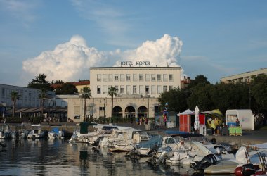 Turistik liman ve otel Koper